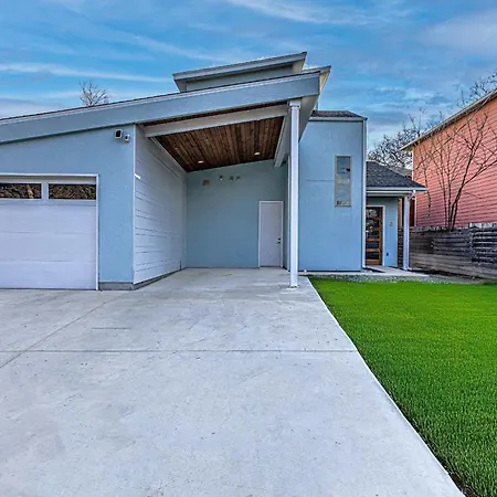 Eclectic 6 Bdr For Family Of 20 Mins To 6Th St & Dt Vila